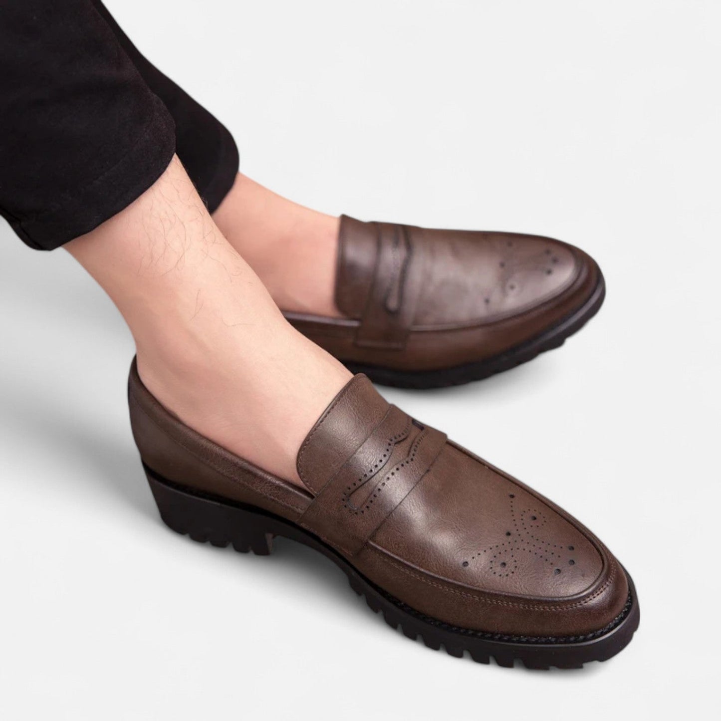 Men's Classic Crocodile-Embossed Leather Oxfords - Textured Prestige, Timeless Elegance
